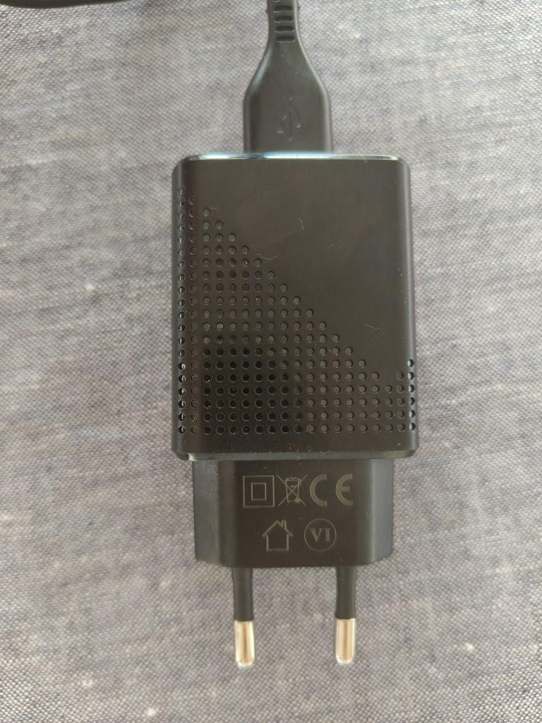 Ładowarka XLINE wraz z kablem micro USB (1 m)