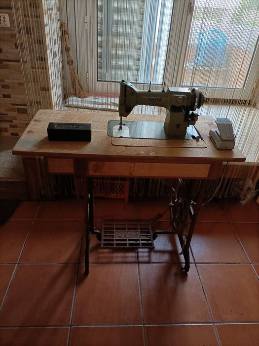 Máquina de costura Oliva