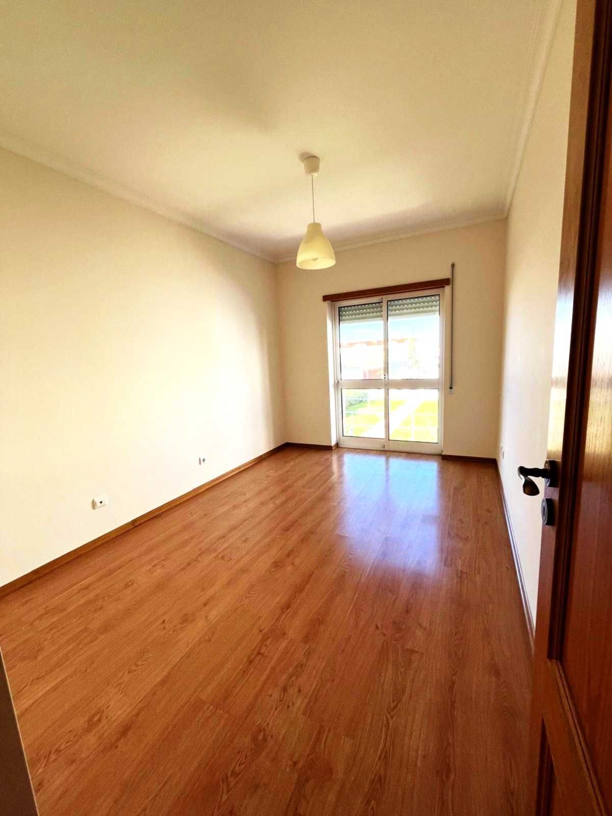 Arrenda-se T3 com Box em Alcochete