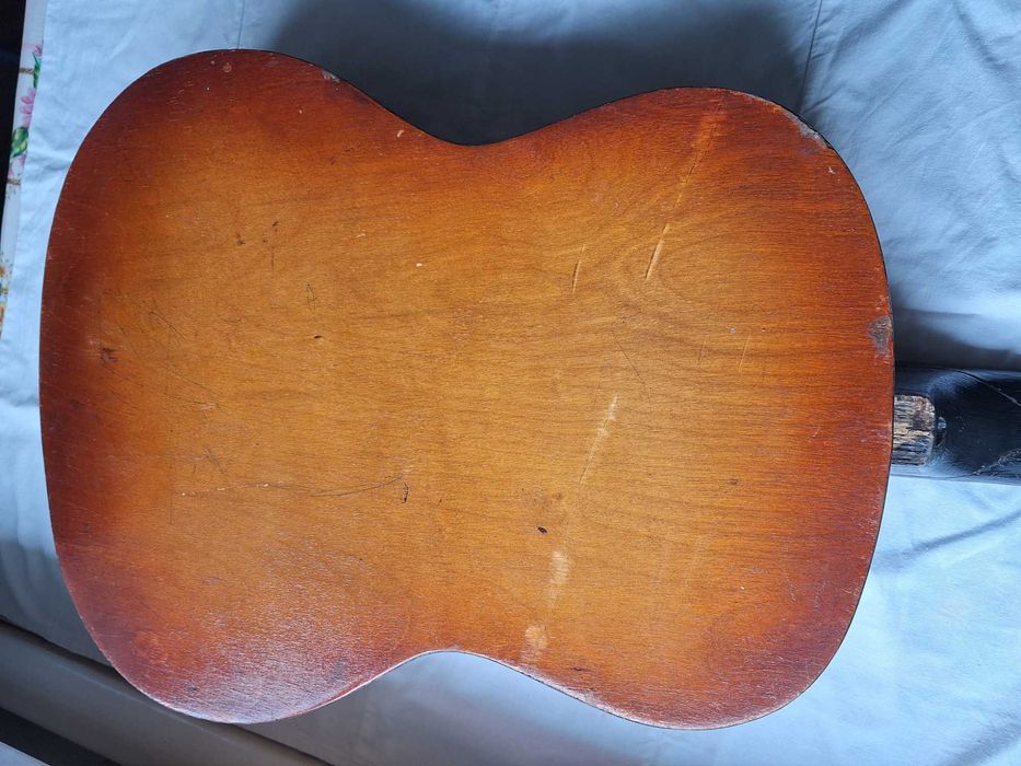 Гитара под восстановление.