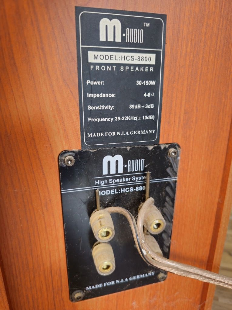 Głośnik: subwoofer koda, głośniki M audio, amplituner teac