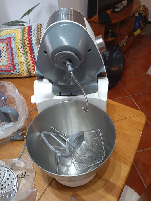 Robôt de cozinha Kenwood,com 7 acessórios.