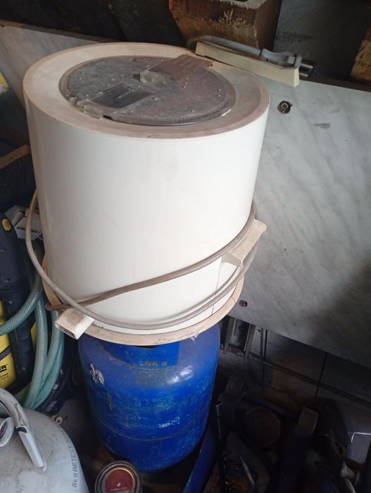 Stara wirówka i inne starocie