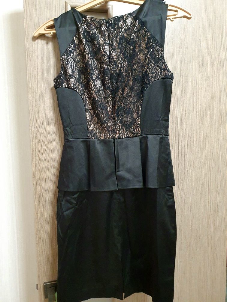 Сукня, плаття чорного кольору зі вставкою