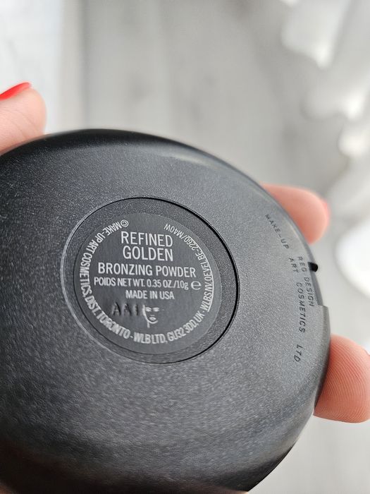 Бронзери MAC Refined Golden та Bobbi Brown Medium