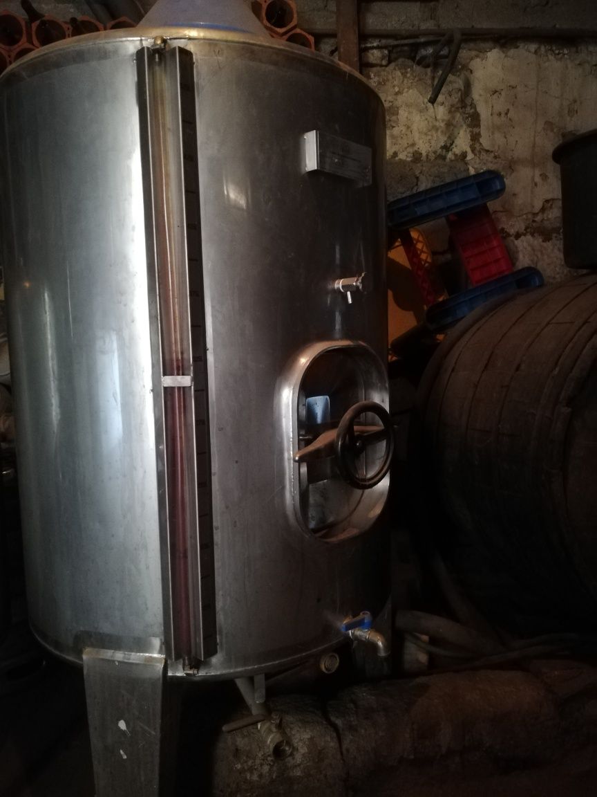 Cubas de inox para vinho (250 e 500 litros)