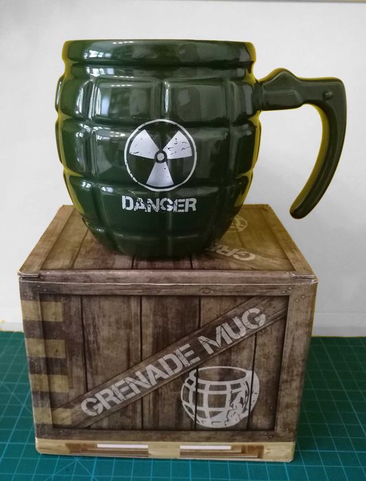 Kubek Danger, granat (390 ml)