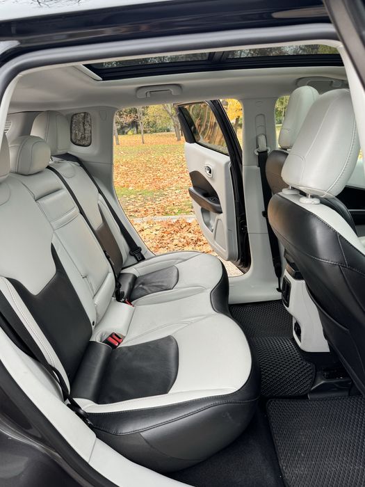 Продам  автомобіль  Jeep Compass