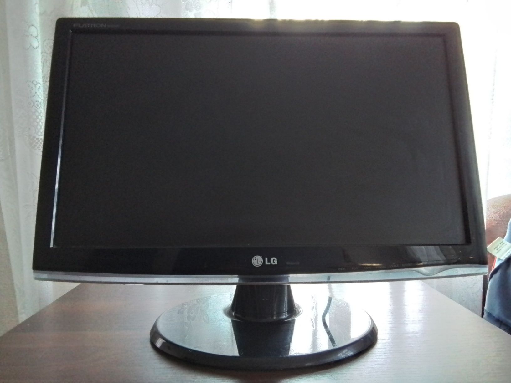 Монитор 22" LG Flatron W2253V