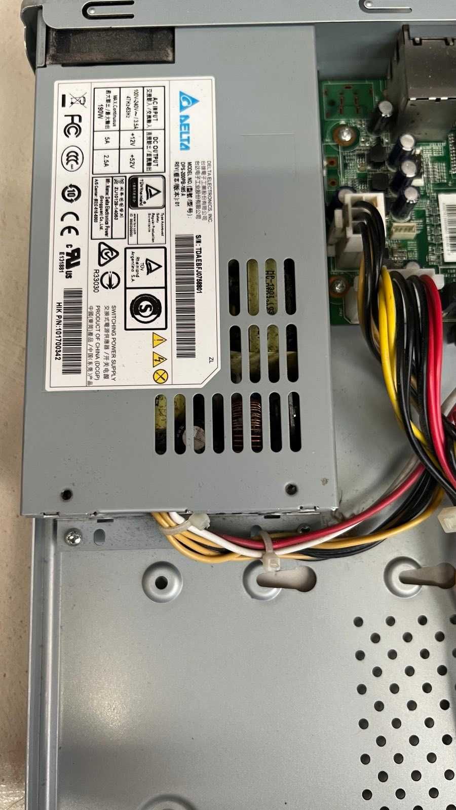 Відеореєстратор Hikvision DS-7616HI-E2/8P б/в з жорстким диском 2 TB