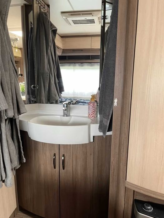 Przyczepa Kempingowa Hobby Kmfe 560 de Luxe