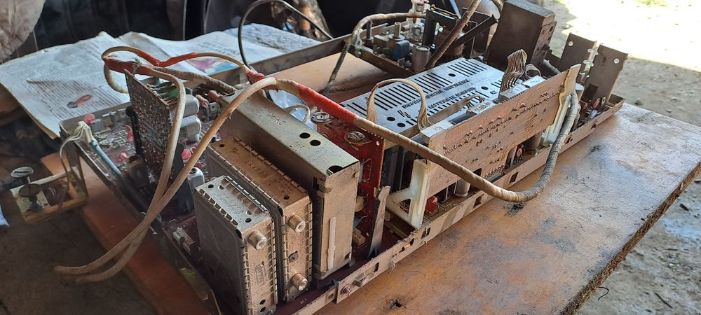 Плати радіодеталей од старенького телевізора