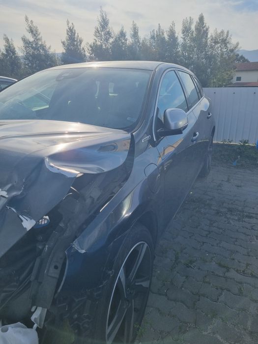 Volvo V60 D6 R Design (salvado)