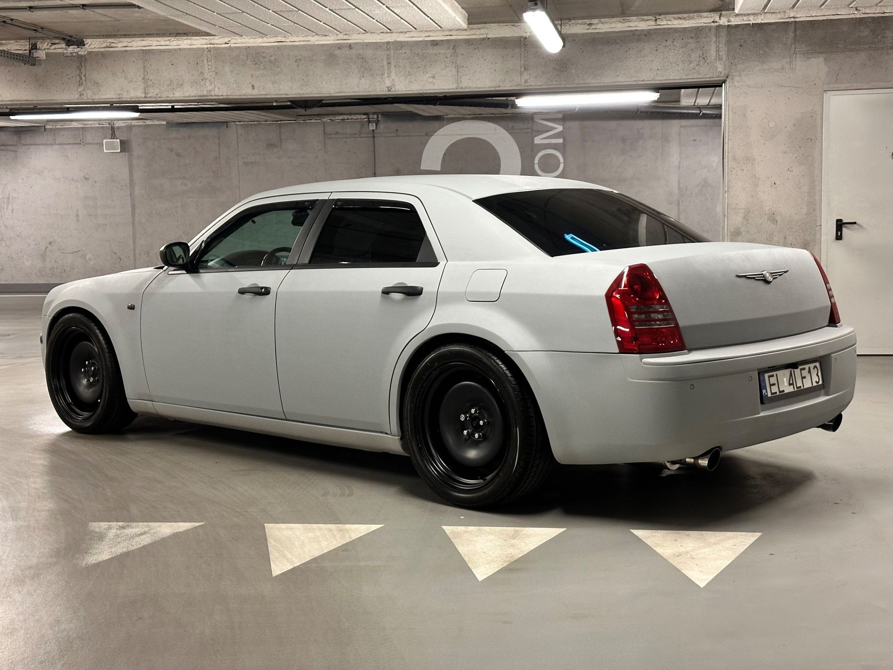 Chrysler 300C Chrysler 300C RWD 5.7 Hemi + LPG - Po blacharce doinwestowany zamiana