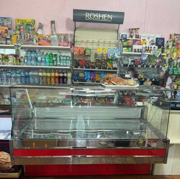 Холодильна вітрина під м'ясо,ковбаси,рибу,сир,кулінарію.Гнуте скло/КУБ