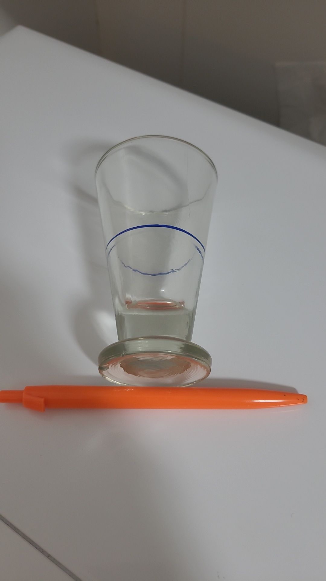 Típico copo com risca azul (Vidro grosso)