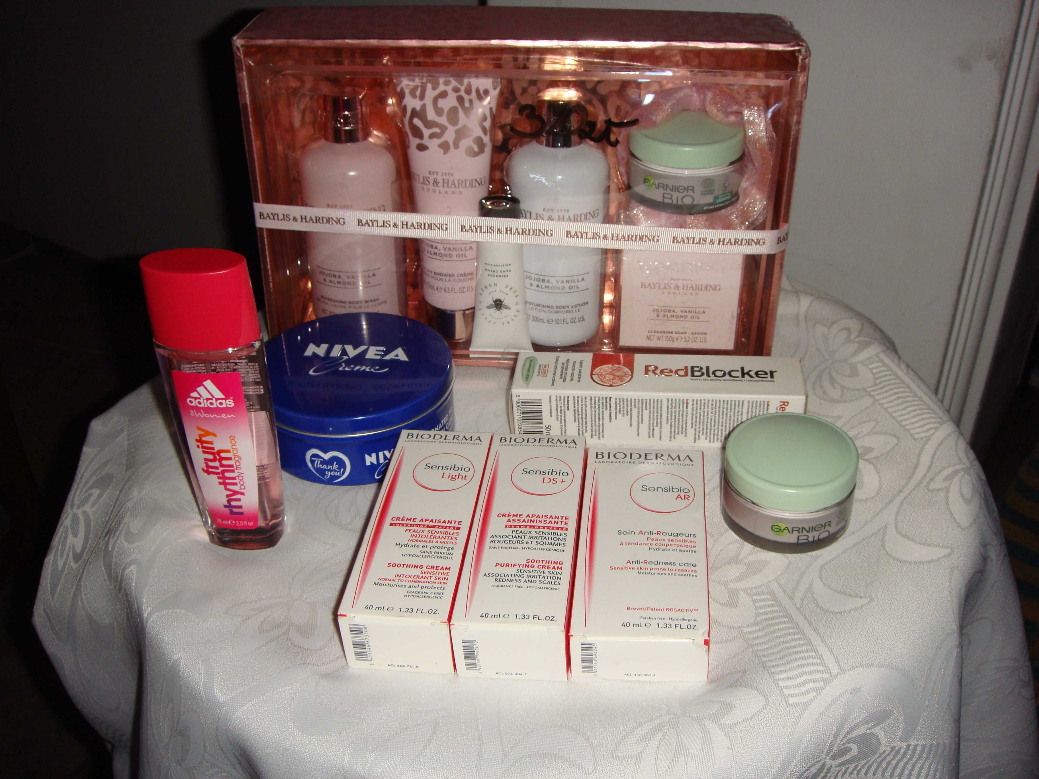Zestaw  Nowych  Różnych  Kosmetyków dla  Kobiety   Bio / Derma i NIVEA