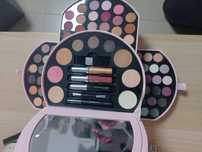 DOUGLAS PALETA beauty paleta kuferek 

Douglas Collection Pięk