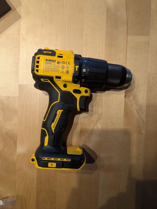 Wkretarko- wiertarka udarowa dewalt DCD709N Nowa Body