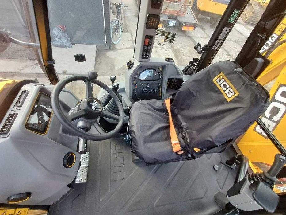 Koparko ładowarka  JCB 3CX - wynajem koparko-ładowarki