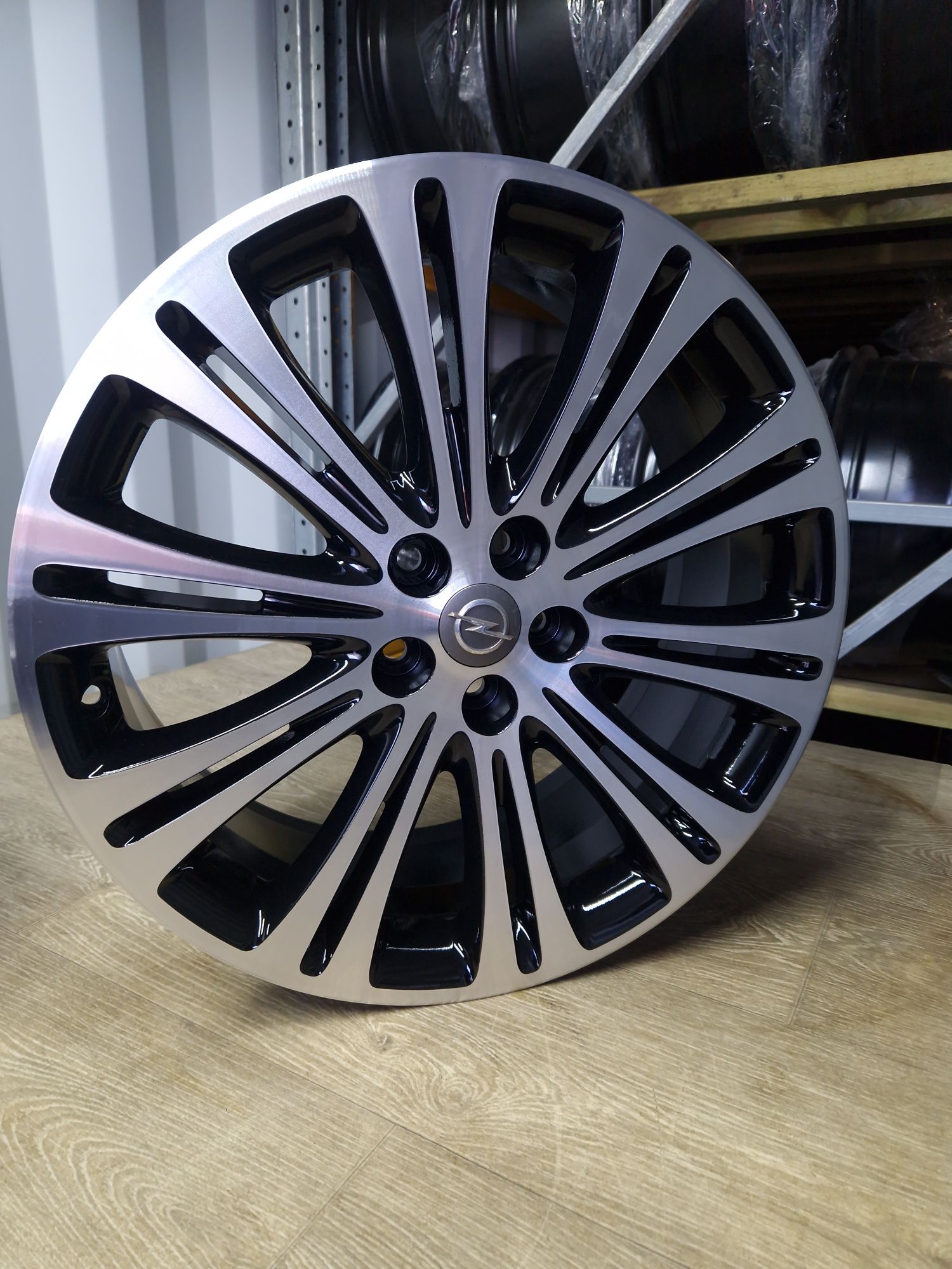 Felgi 19 opel mokka astra 5x105 8j et46 os 56.6