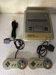 Konsola Nintendo Super Famicom / Super Nintendo SNES, 2 pady, kabel AV