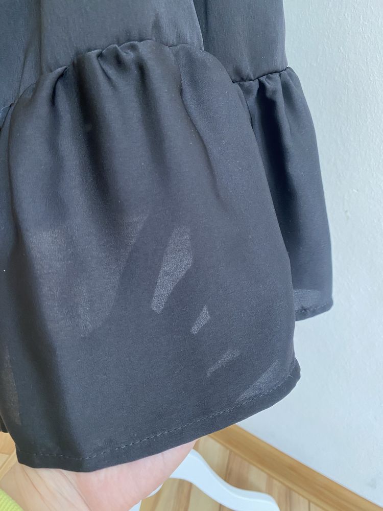 Lekka sukienka przed kolano w rozmiarze uni