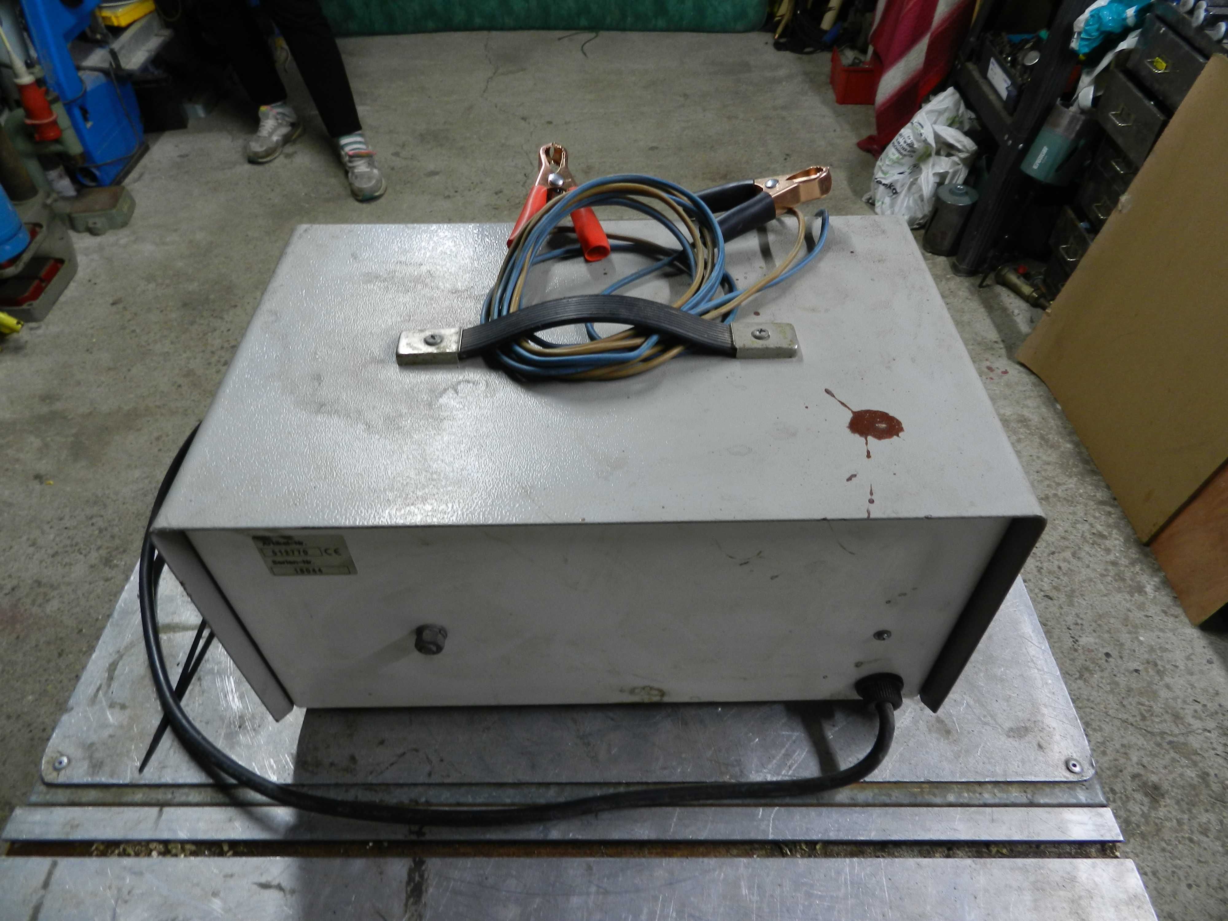 Prostownik Elektron WLG 4 z rozruchem 180 W