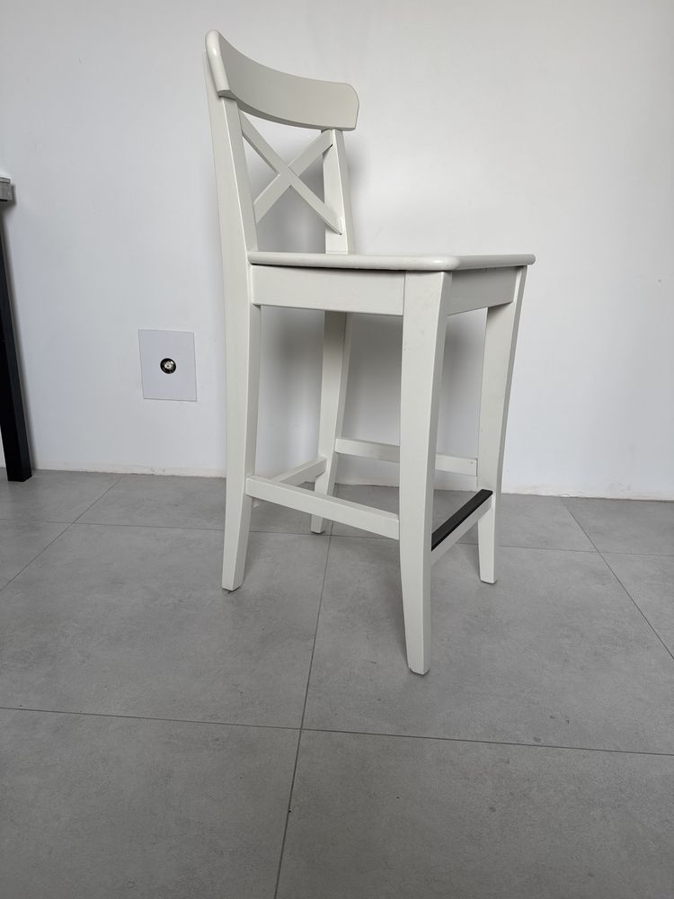 Stołek barowy hoker z oparciem  Ikea INGOLF