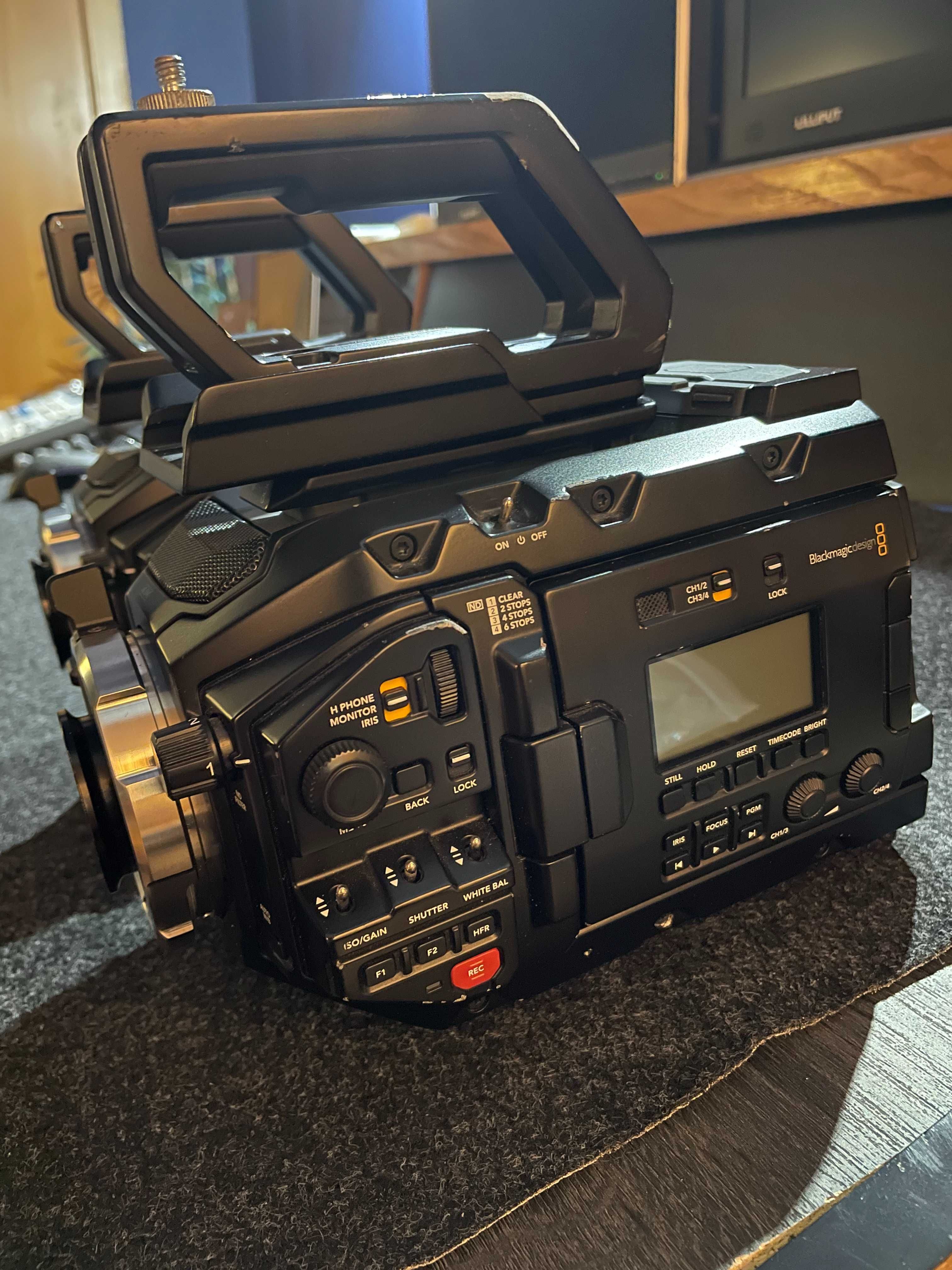 Blackmagic Mini Ursa 4.6K MK1 PL e EF