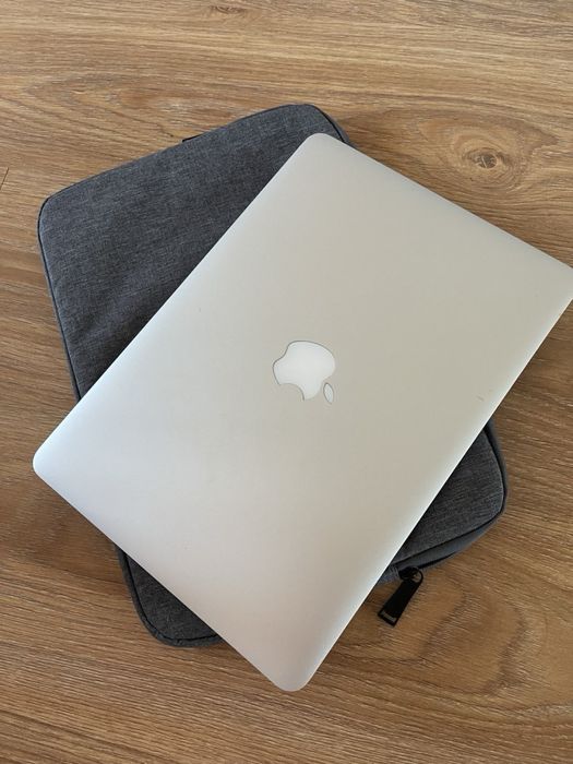 Продам macbook 13 pro 2015 i5