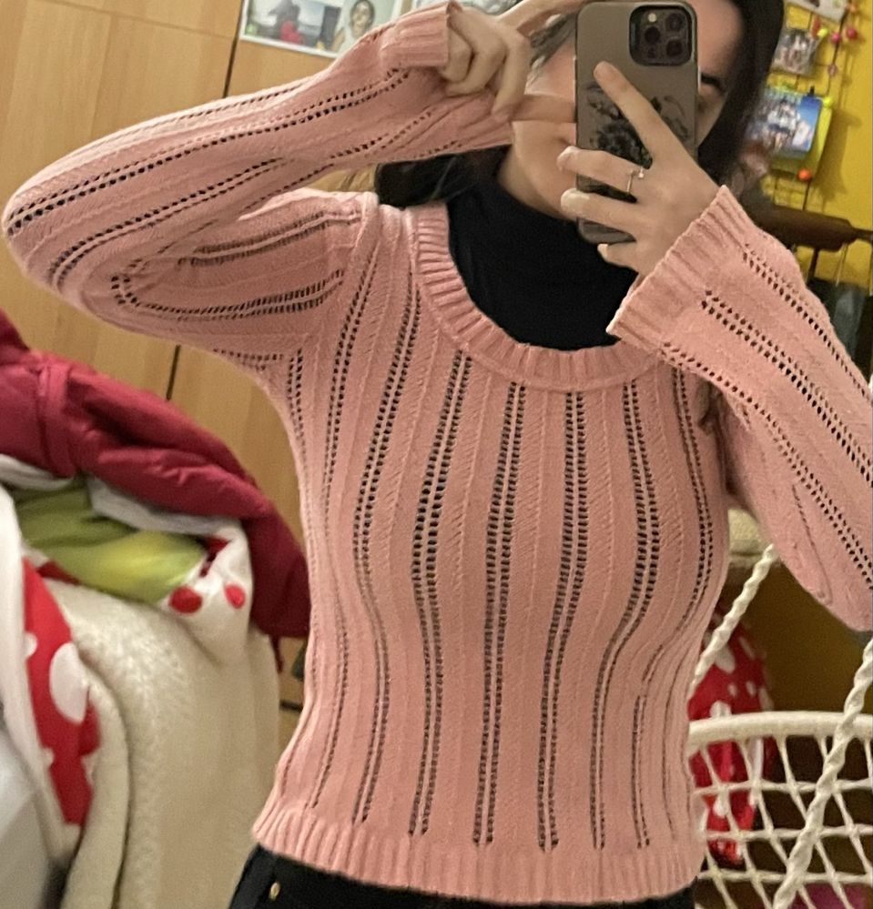 Camisola malha com “buracos”