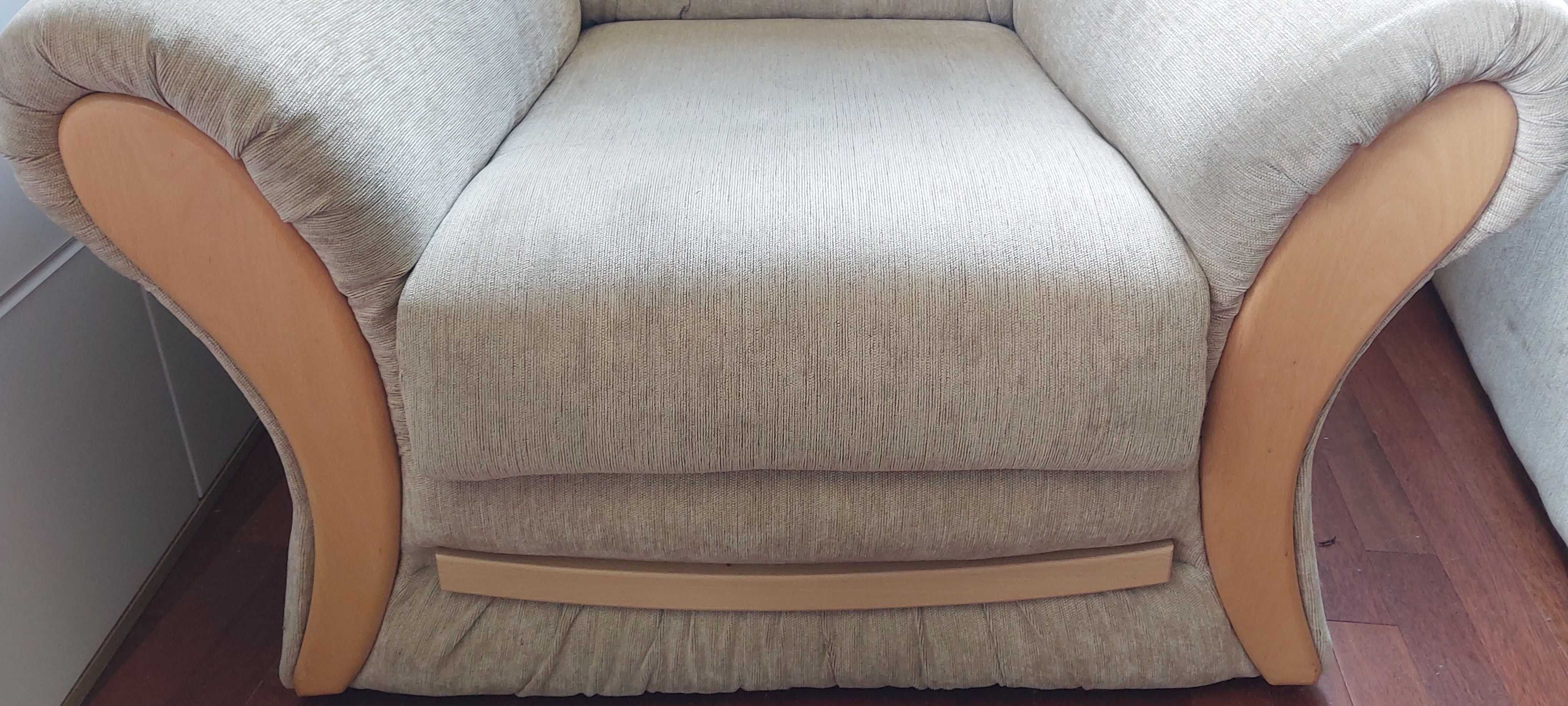 Beżowa rozkładana sofa z pojemnikiem (amerykanka) i fotel (Jagodno)