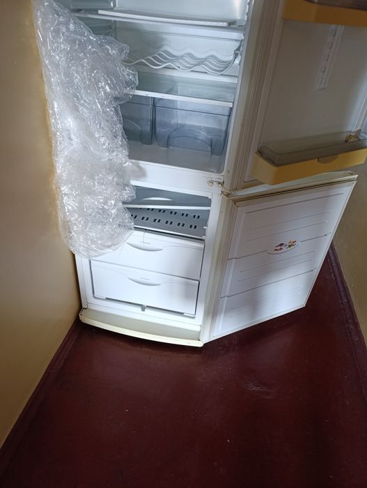 Холодильник б/у Атлант.