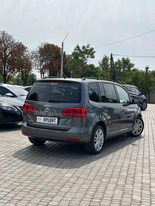 Продам Volkswagen Touran  2013 рік можлива розстрочка,кредит,обмін!