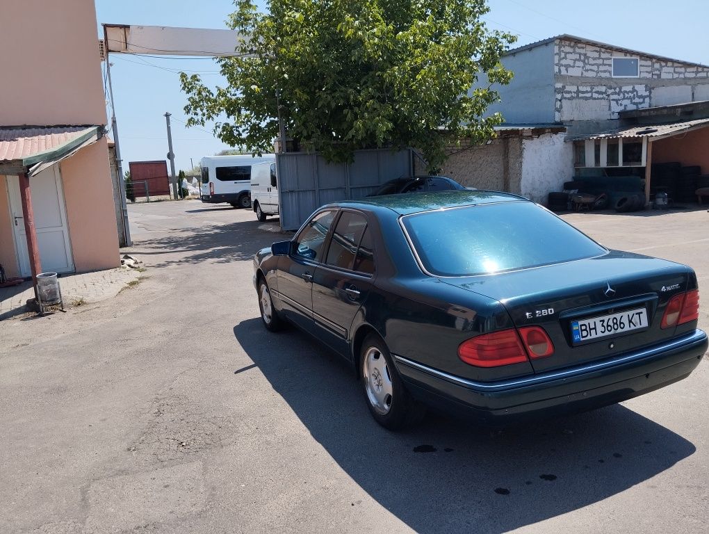 Продам срочно автомобиль