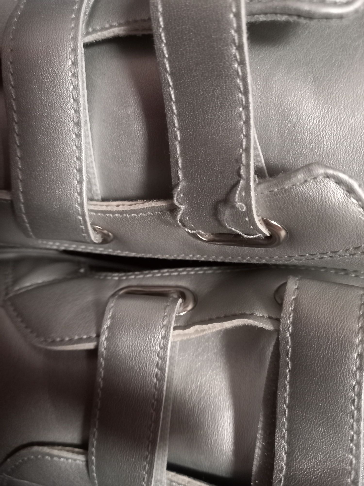 Buty botki za kostkę gwiazdki srebrne roz 34 nowe uszkodzone