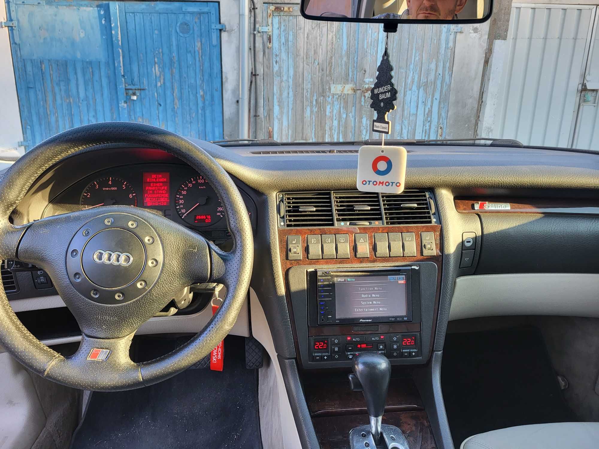 Audi A8 D2 3.7 1997r.