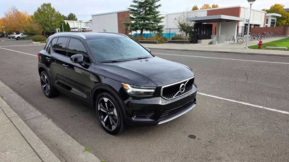 Volvo XC40 T5 Momentum      2020