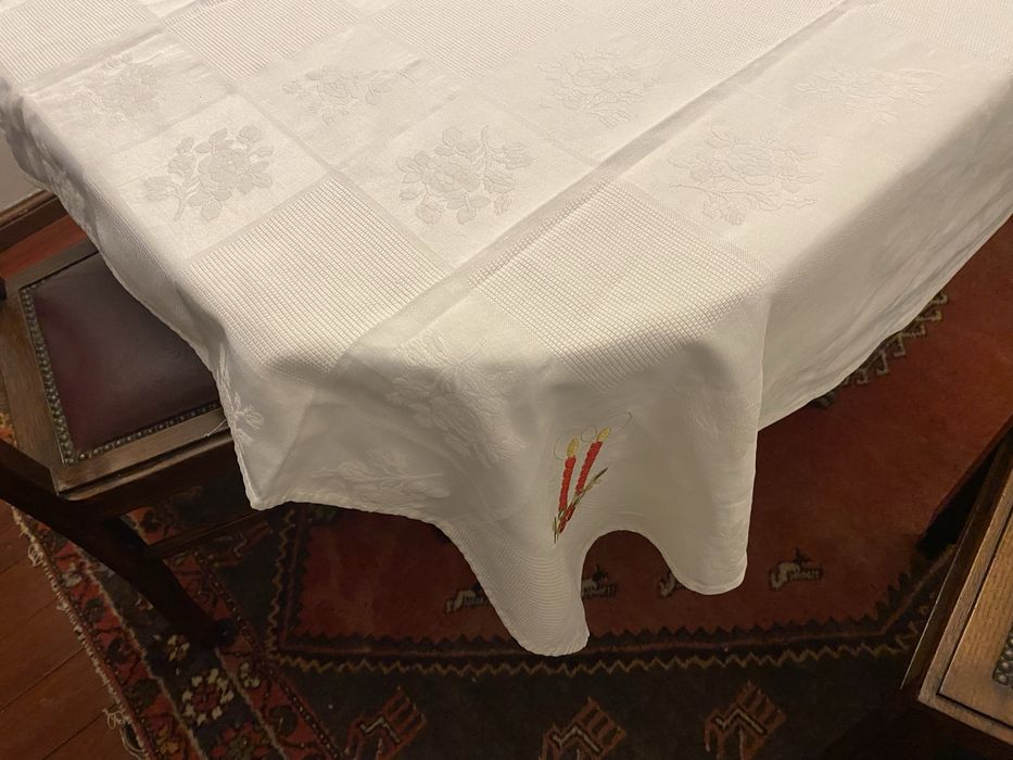 Toalha em linho com motivos natalicios