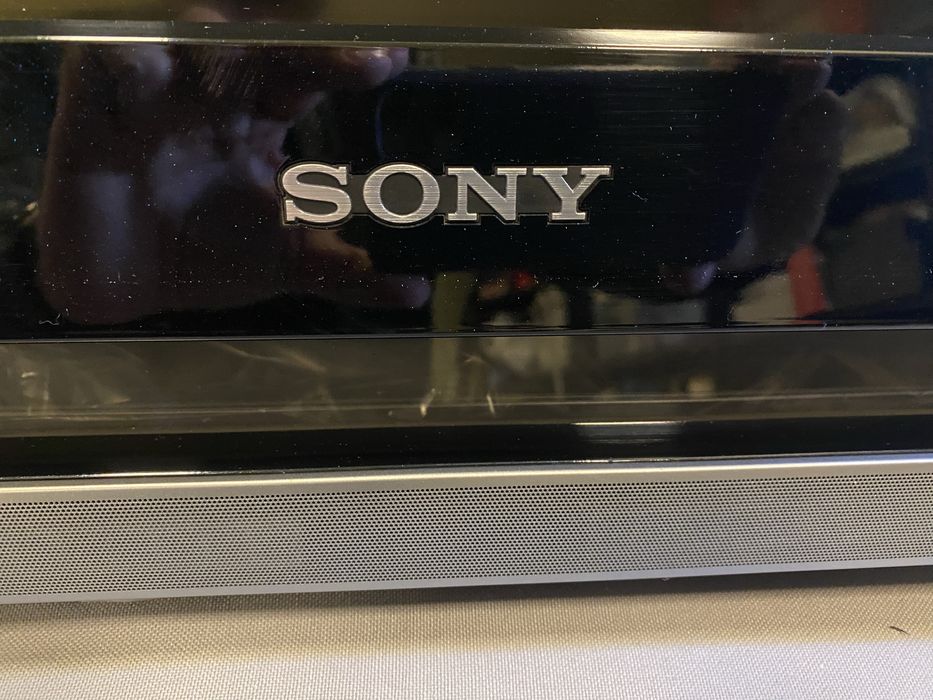 Телевізор Sony 52”— працює, є пошкоджені пікселі
