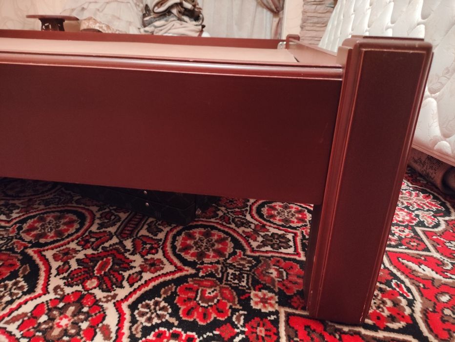 Ліжко двоспальне  з натурального дерева