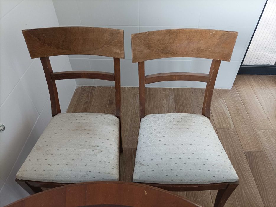 Mesa de jantar em Mogno com 6 cadeiras