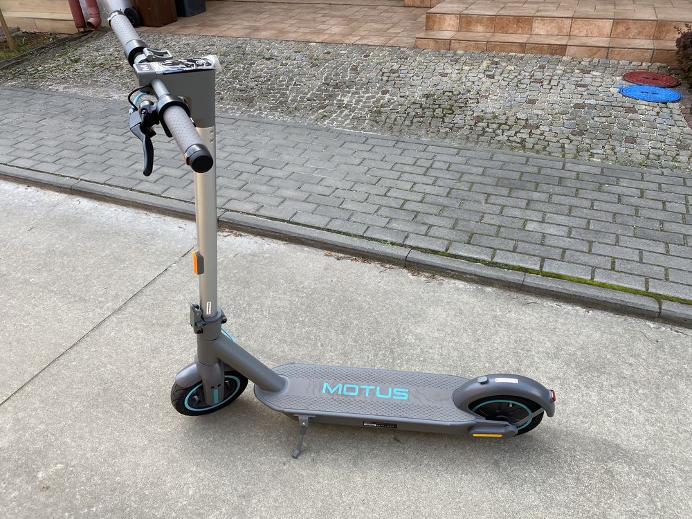 Hulajnoga elektryczna Motus Scooty 10, nówka sztuka