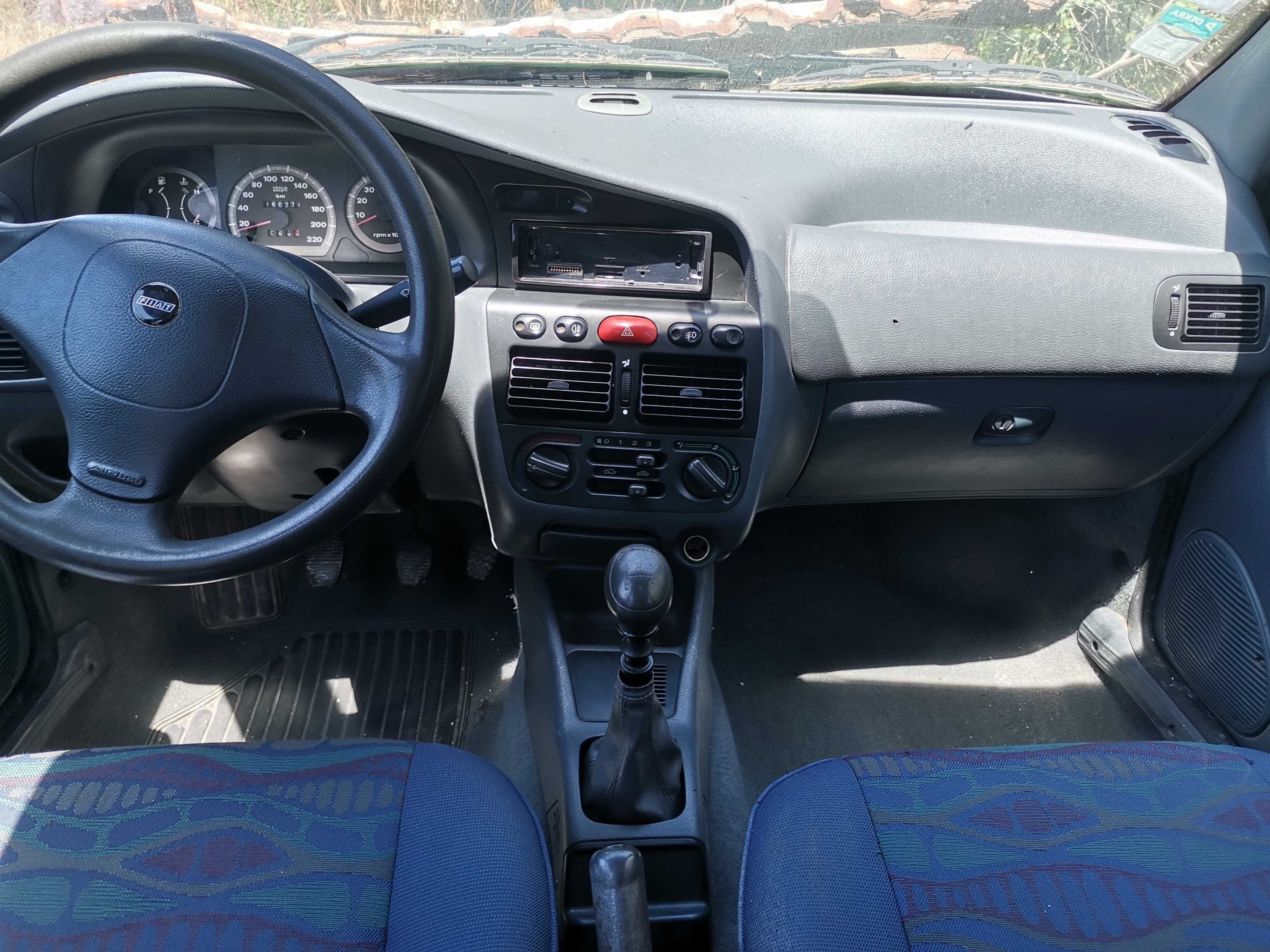 Vendo carro inteiro ou por peças