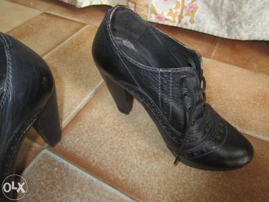Sapatos pretos de tacão tamanho 36