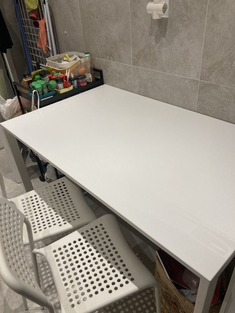 Mesa e Cadeiras IKEA