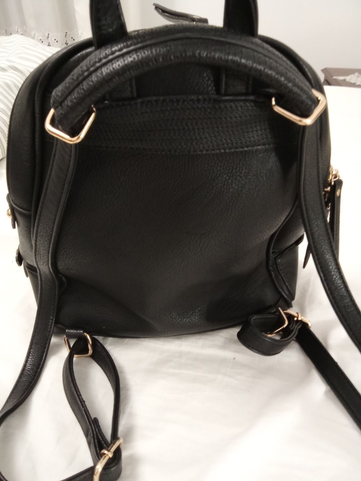 Mochila de pele preta