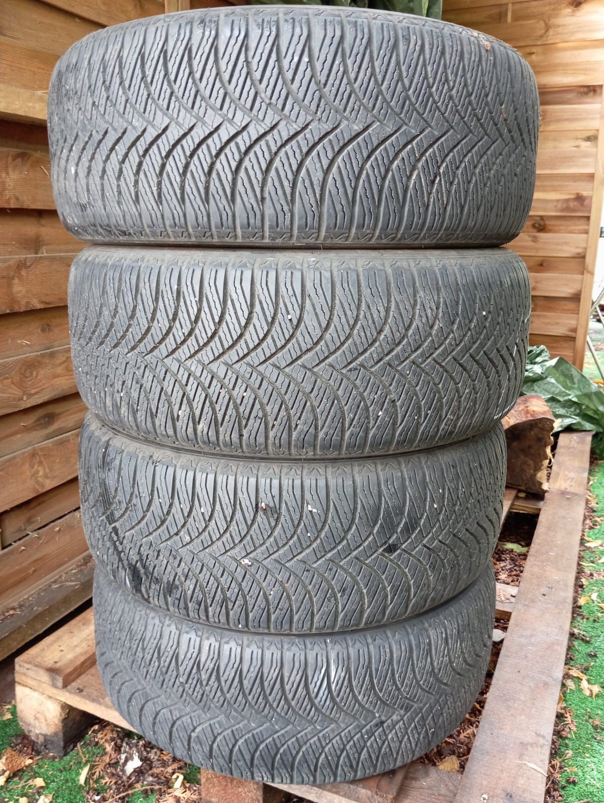 Opony całoroczne Goodride 225/45/r17 praktycznie jak nowe 600pln Pozna