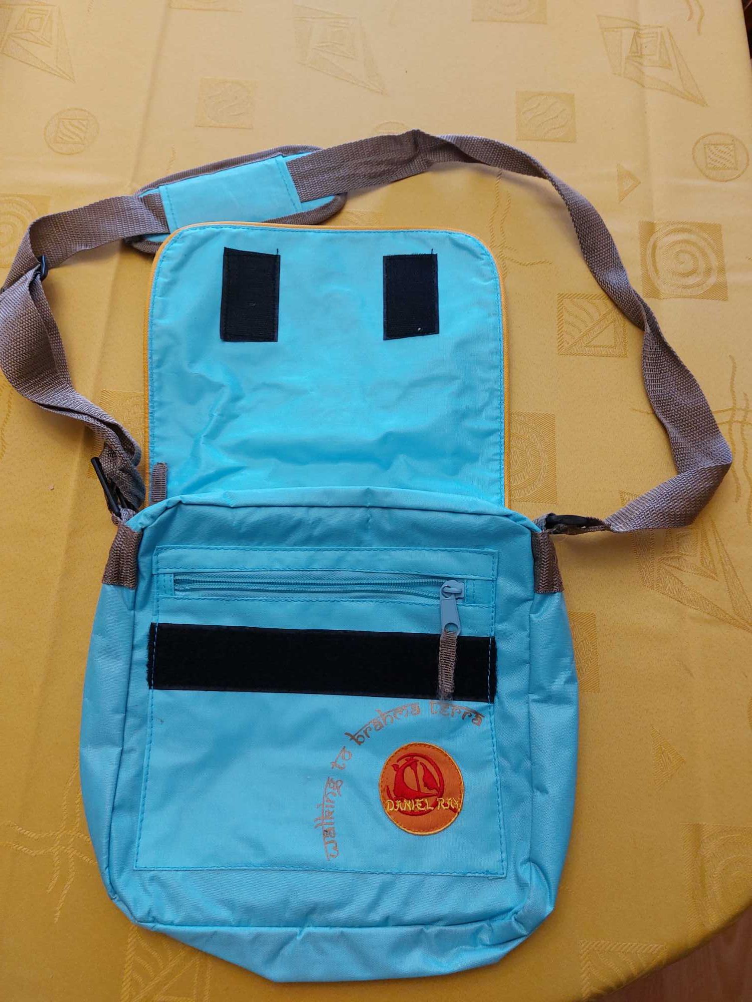 Plecak dla dzieci marka Daniel Ray niebieski, haftowane wzory